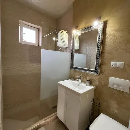 Apartment Lipovei Easybook