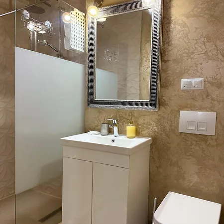 Nest Near Amazonia And Iulius Town Timişoara