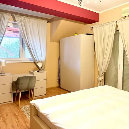 Nest Near Amazonia&iulius Town Apartament *