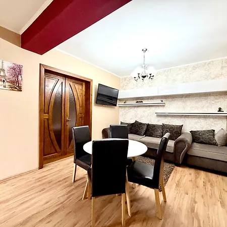 Nest Near Amazonia And Iulius Town * Timisoara