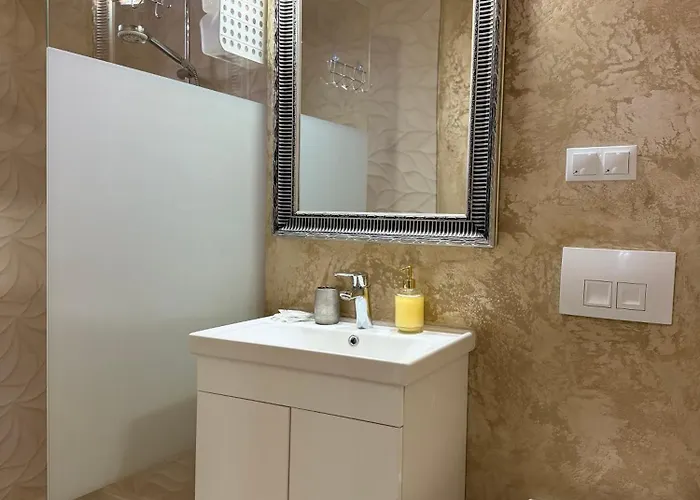 Nest Near Amazonia And Iulius Town Timisoara