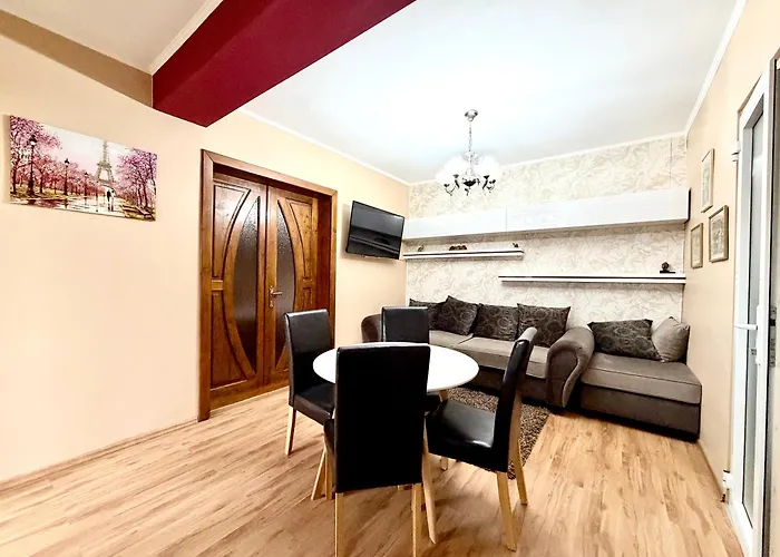 Nest Near Amazonia And Iulius Town * Timisoara